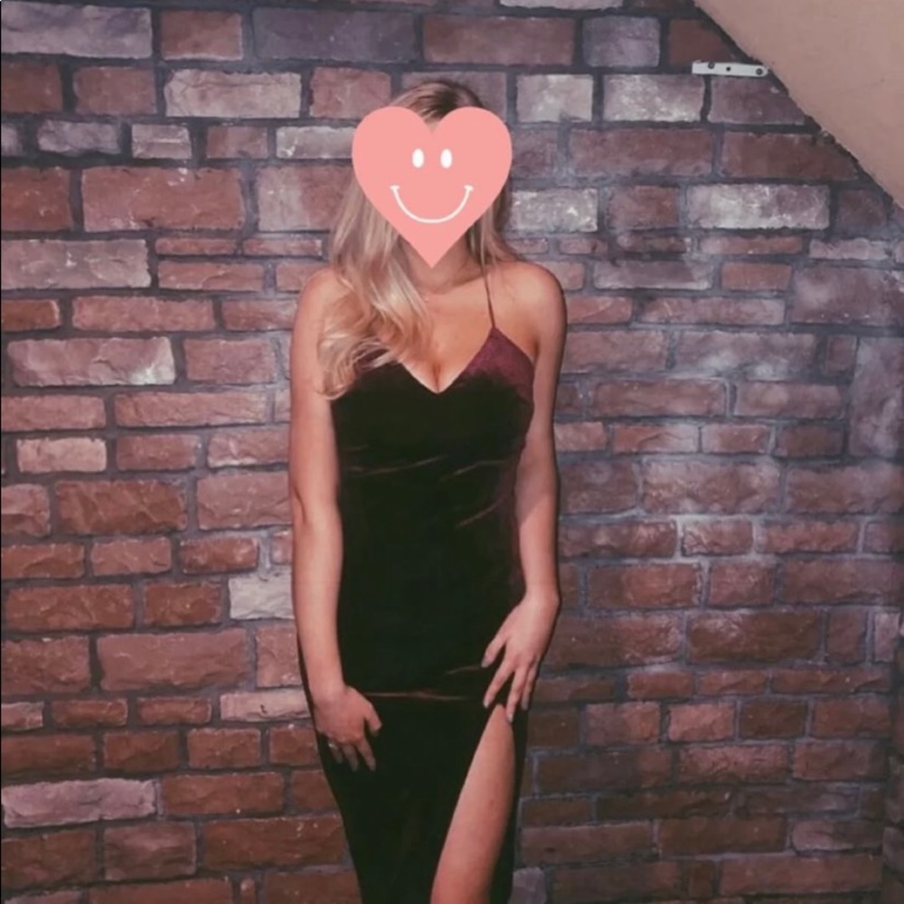 Bardot Red velvet slip dress w/slit